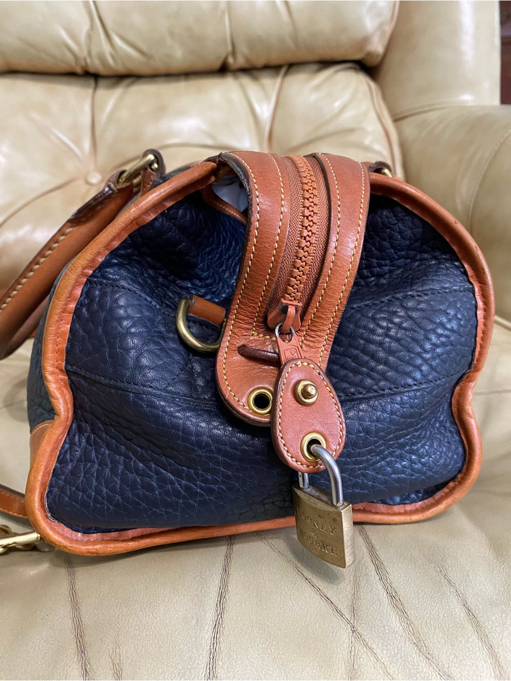 Vintage Navy Dooney & Bourke Gladstone Satchel w/Lock AWL Leather Doctor - Picture 4 of 16